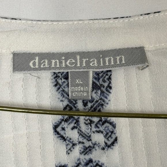 Daniel Rainn Navy and White Blouse - Picture 2 of 4